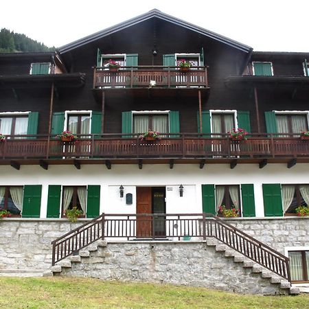 לינה וארוחת בוקר מקוניאגה Casa Alpina Don Guanella מראה חיצוני תמונה