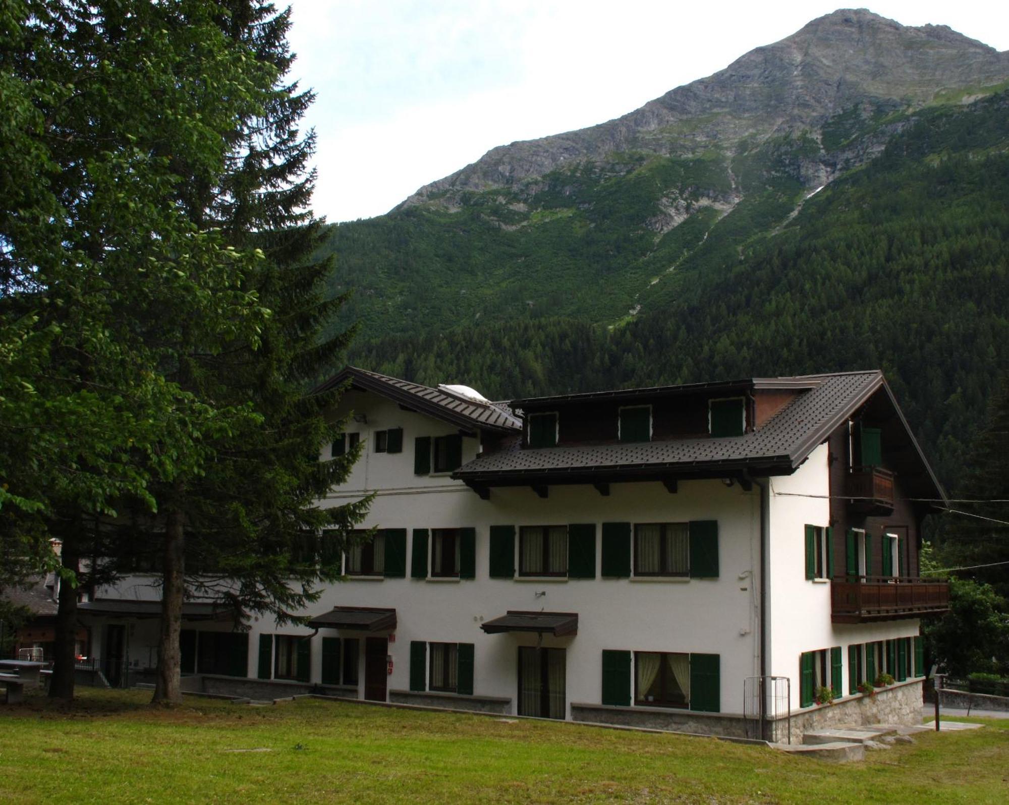 לינה וארוחת בוקר מקוניאגה Casa Alpina Don Guanella מראה חיצוני תמונה