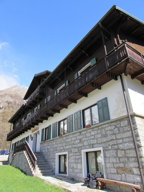 לינה וארוחת בוקר מקוניאגה Casa Alpina Don Guanella מראה חיצוני תמונה